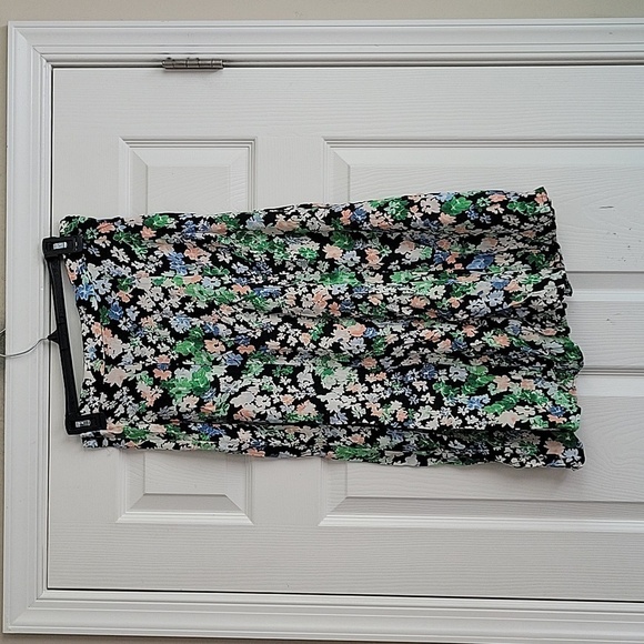 H&M Floral Skirt - Picture 6 of 11